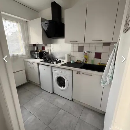 Apartment A 300 M De La