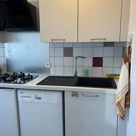 Apartment A 300 M De La *