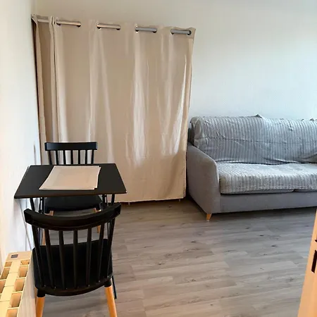 A 300 M De La Apartment