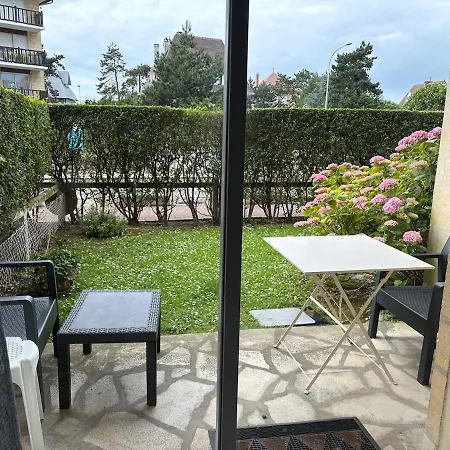 Apartment A 300 M De La